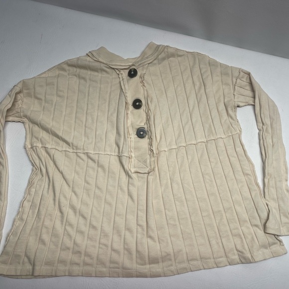 We the free long sleeves crop top 3/4 button down size XS - Picture 2 of 6